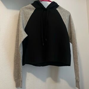 Fashion Nova cropped sweatshirt black and gray size Medium